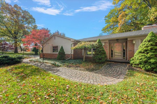 1932 Shore Hill Drive, Bloomfield Hills, MI 48302