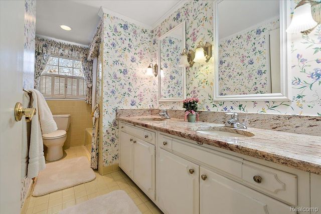 1932 Shore Hill Drive, Bloomfield Hills, MI 48302