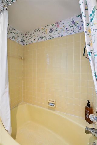 1932 Shore Hill Drive, Bloomfield Hills, MI 48302