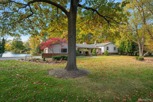 1932 Shore Hill Drive, Bloomfield Hills, MI 48302