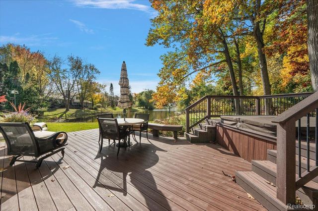 1932 Shore Hill Drive, Bloomfield Hills, MI 48302