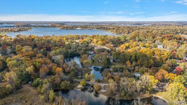 1932 Shore Hill Drive, Bloomfield Hills, MI 48302