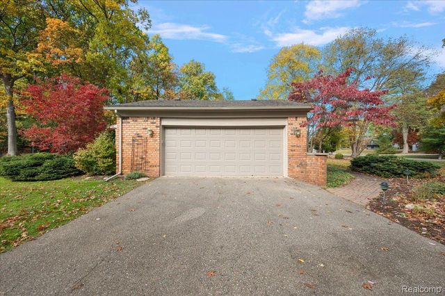 1932 Shore Hill Drive, Bloomfield Hills, MI 48302