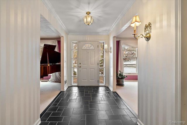 1932 Shore Hill Drive, Bloomfield Hills, MI 48302