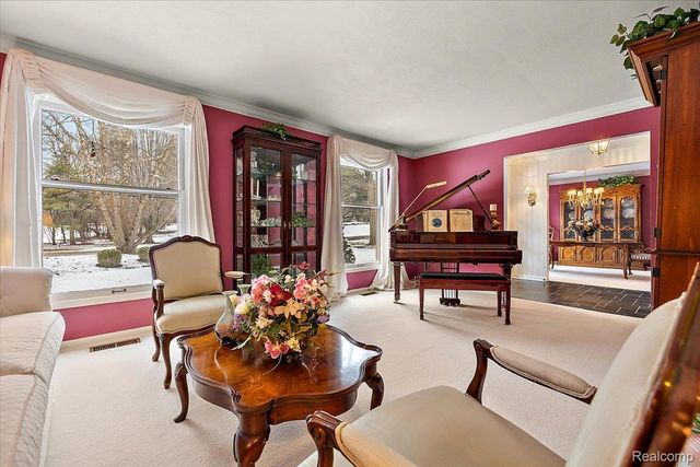 1932 Shore Hill Drive, Bloomfield Hills, MI 48302