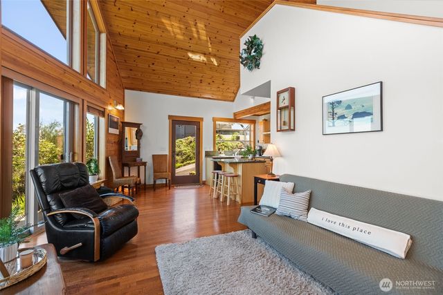 101 E Pine Street, Union, WA 98592