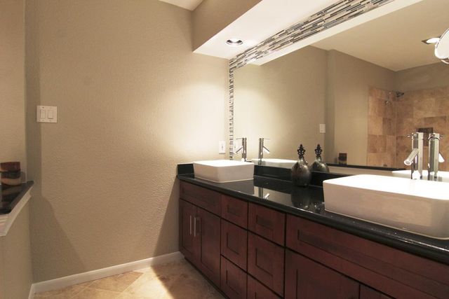 1300 Augusta Drive 32, Houston, TX 77057