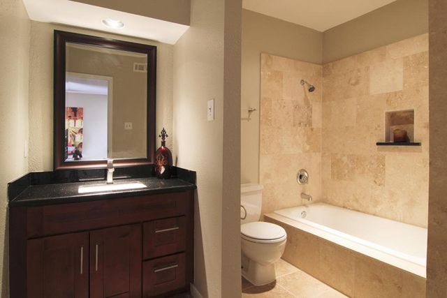 1300 Augusta Drive 32, Houston, TX 77057