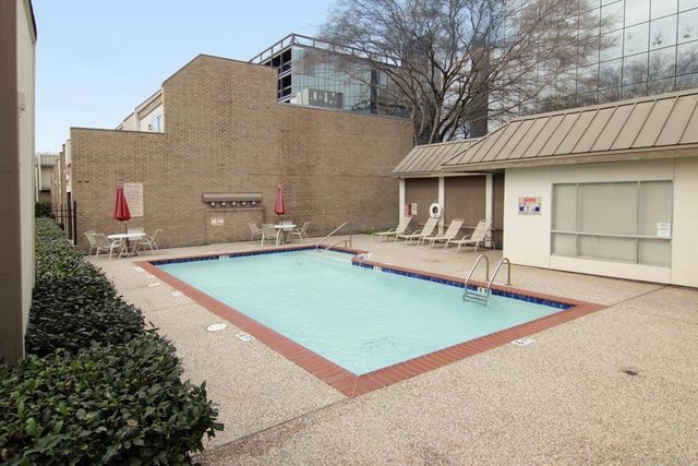1300 Augusta Drive 32, Houston, TX 77057