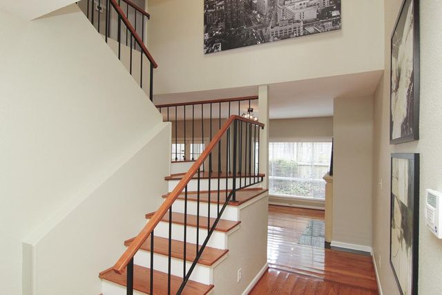 1300 Augusta Drive 32, Houston, TX 77057