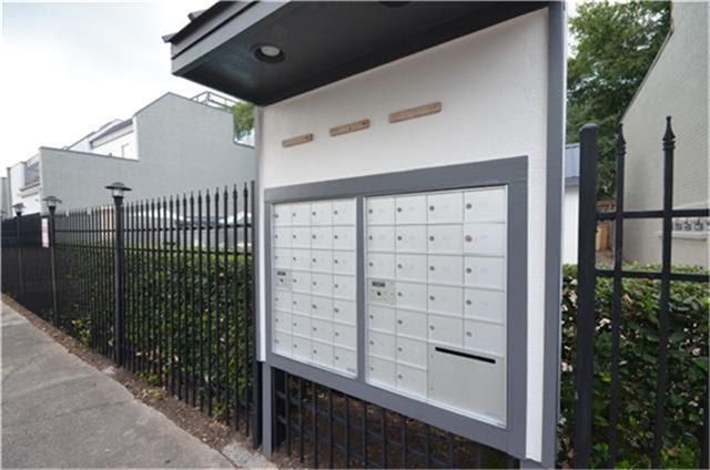 1300 Augusta Drive 32, Houston, TX 77057