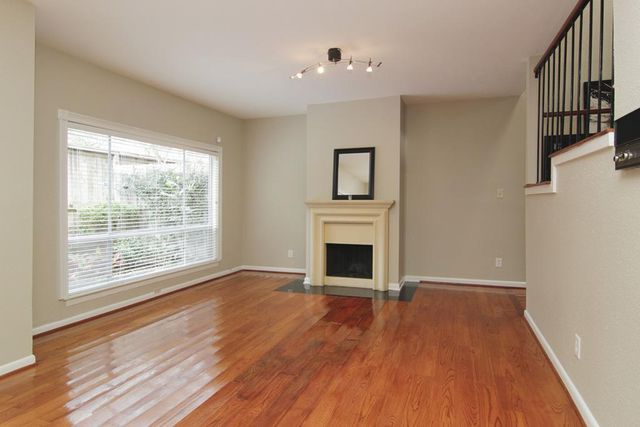 1300 Augusta Drive 32, Houston, TX 77057