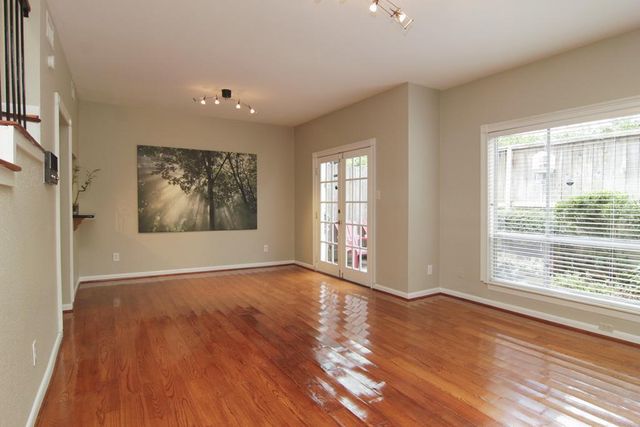 1300 Augusta Drive 32, Houston, TX 77057