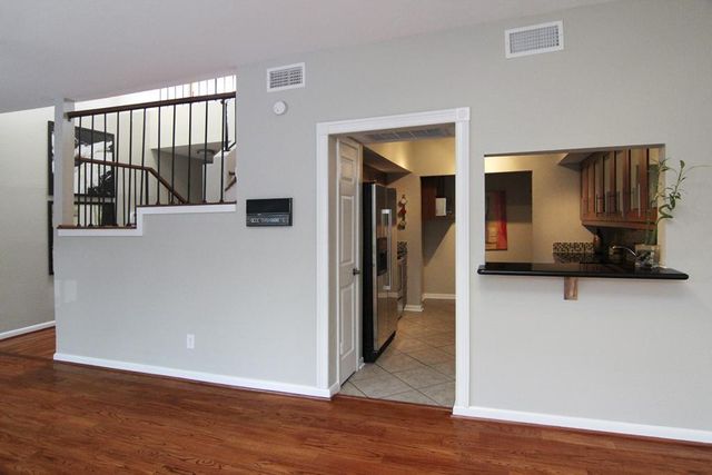 1300 Augusta Drive 32, Houston, TX 77057