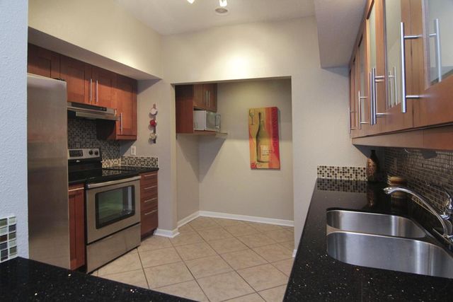 1300 Augusta Drive 32, Houston, TX 77057