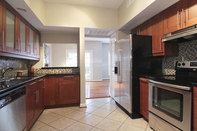 1300 Augusta Drive 32, Houston, TX 77057