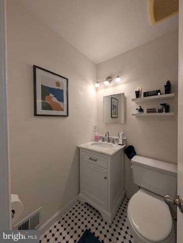 6781 SURREYWOOD LN, Bethesda, MD 20817