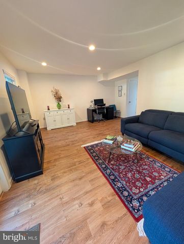 6781 SURREYWOOD LN, Bethesda, MD 20817