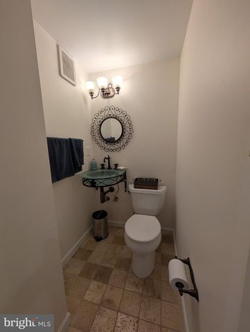 6781 SURREYWOOD LN, Bethesda, MD 20817