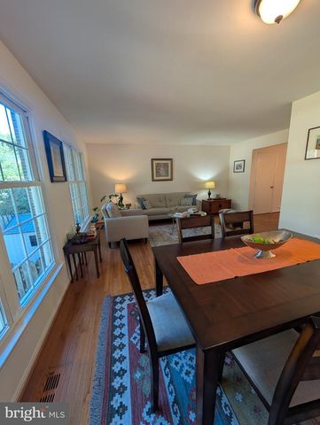 6781 SURREYWOOD LN, Bethesda, MD 20817