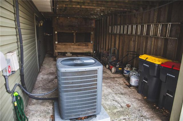 5506 NW Verlin Drive, Parkville, MO 64152