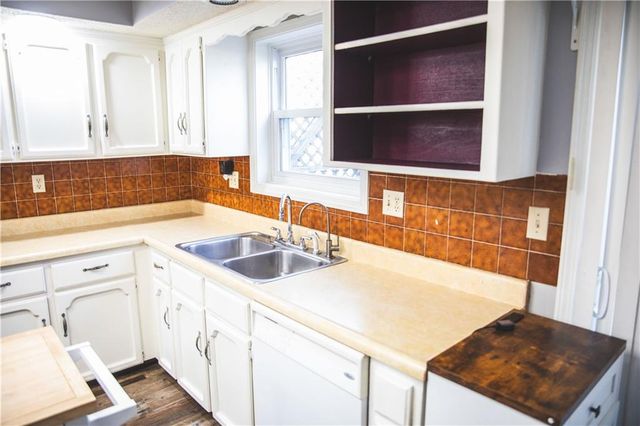 5506 NW Verlin Drive, Parkville, MO 64152