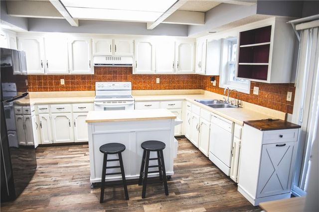 5506 NW Verlin Drive, Parkville, MO 64152