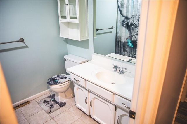 5506 NW Verlin Drive, Parkville, MO 64152