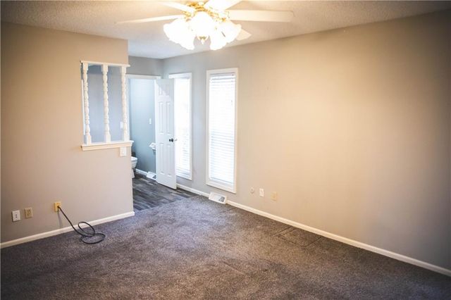 5506 NW Verlin Drive, Parkville, MO 64152