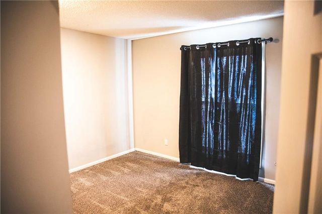 5506 NW Verlin Drive, Parkville, MO 64152