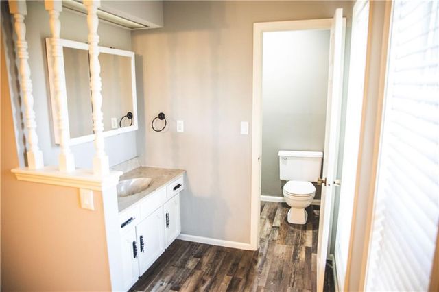 5506 NW Verlin Drive, Parkville, MO 64152