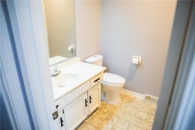 5506 NW Verlin Drive, Parkville, MO 64152