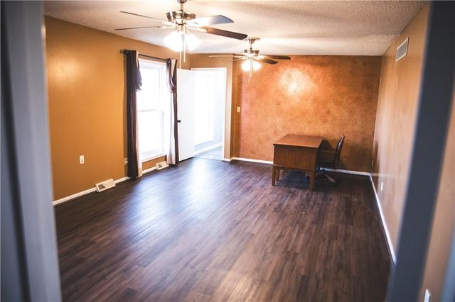 5506 NW Verlin Drive, Parkville, MO 64152