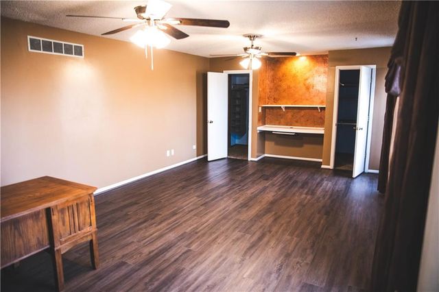 5506 NW Verlin Drive, Parkville, MO 64152