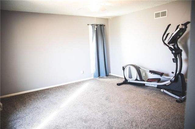 5506 NW Verlin Drive, Parkville, MO 64152