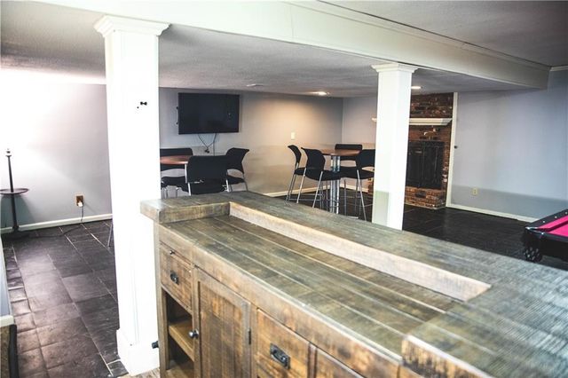 5506 NW Verlin Drive, Parkville, MO 64152