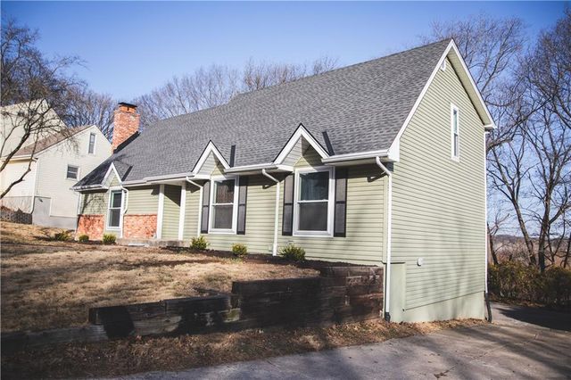 5506 NW Verlin Drive, Parkville, MO 64152