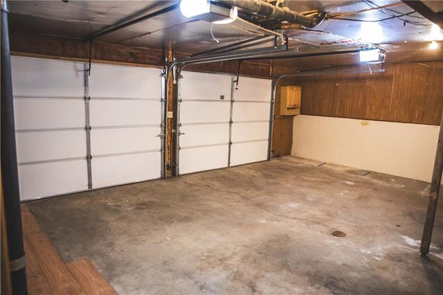 5506 NW Verlin Drive, Parkville, MO 64152