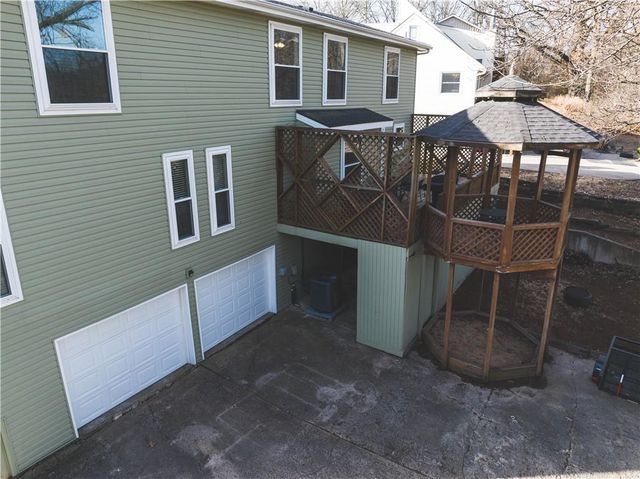 5506 NW Verlin Drive, Parkville, MO 64152