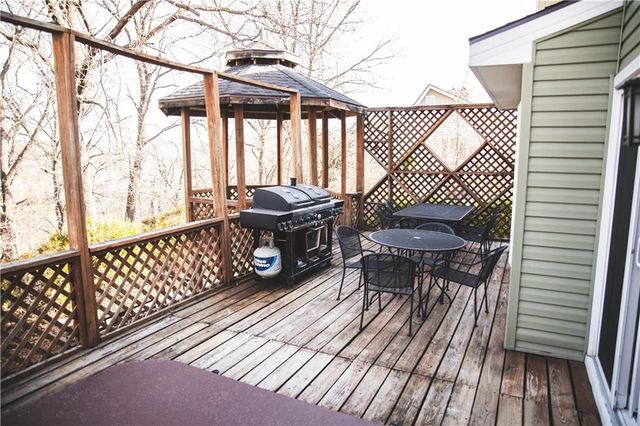 5506 NW Verlin Drive, Parkville, MO 64152