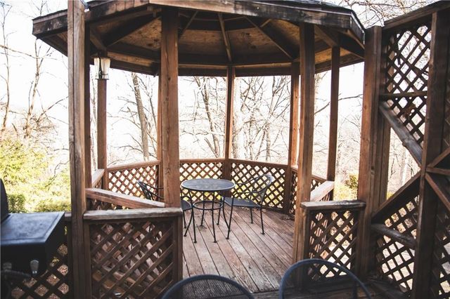 5506 NW Verlin Drive, Parkville, MO 64152