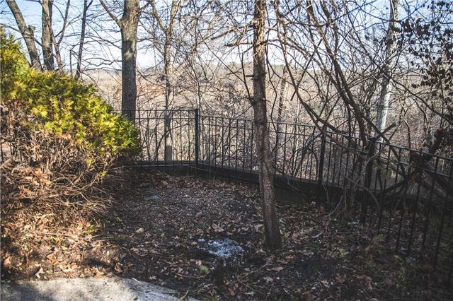 5506 NW Verlin Drive, Parkville, MO 64152