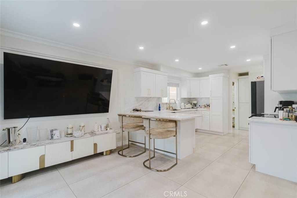 9231 1/2 Cedros Avenue, Panorama City, CA 91402 — photo 5