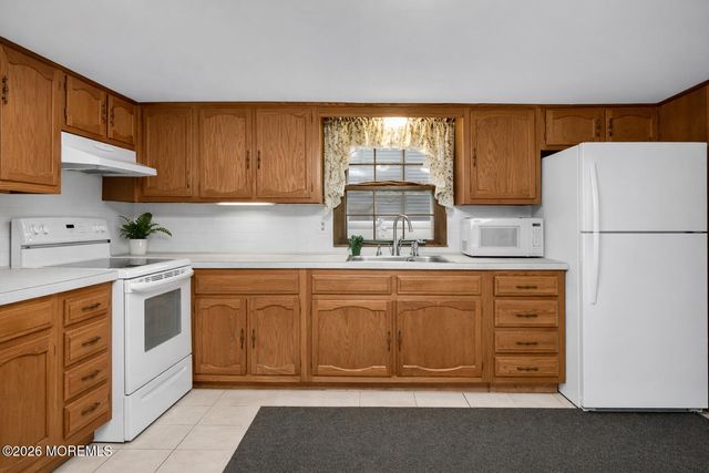 51 Holmes Place, North Middletown, NJ 07748