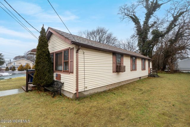 51 Holmes Place, North Middletown, NJ 07748