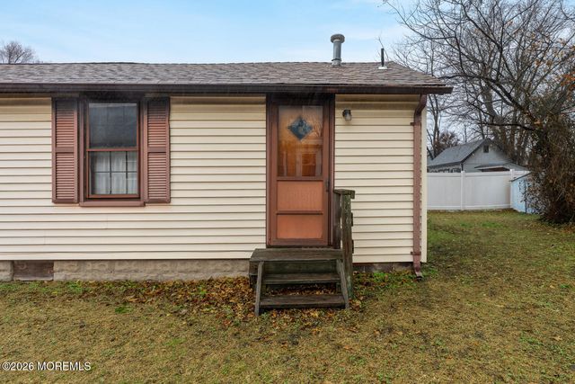 51 Holmes Place, North Middletown, NJ 07748