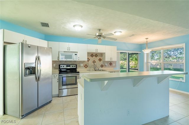 824 SE 3rd PL, Cape Coral, FL 33990