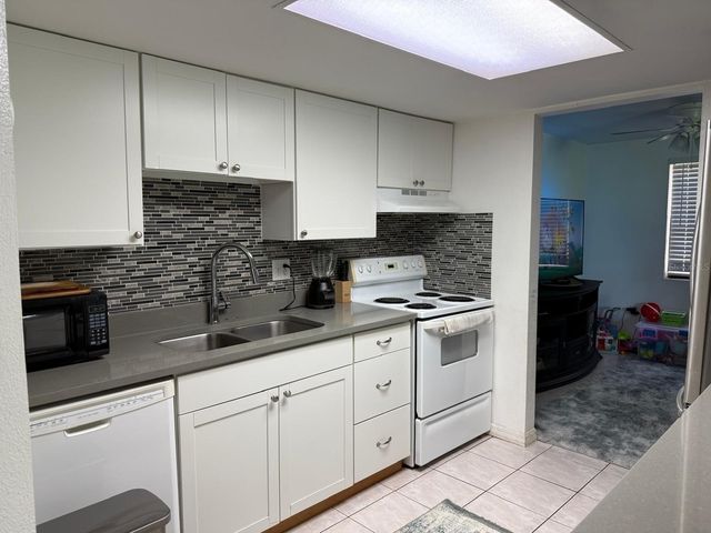5026 WATER OAK DRIVE 114, Bradenton, FL 34207