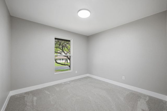 431 W White Tail St, Derby, KS 67037