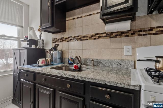 725 17th Street, Union City, NJ 07087